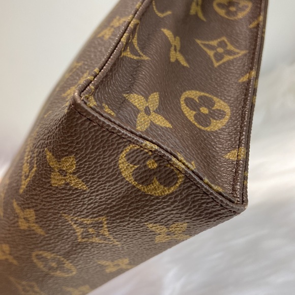 Louis Vuitton Monogram Toiletry Pouch 26 - Picture 7 of 9